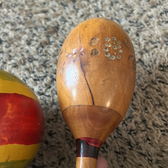 Vintage 2 pc Maraca Shaker Percussion Handmade Carved Floral! HG004 - Picture 5 of 5